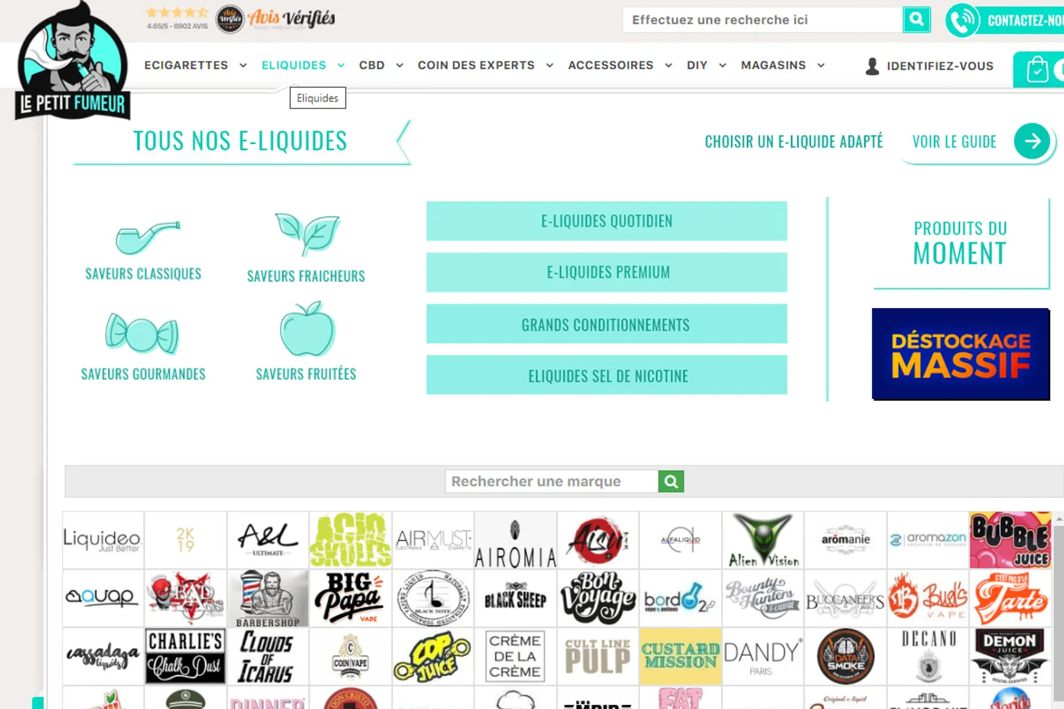 Une personne consultant un site de vente en ligne sur un ordinateur portable