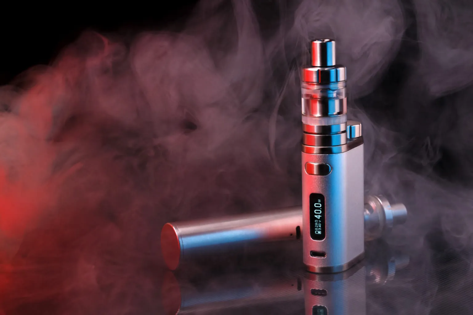 Intérieur d'une boutique de cigarettes électroniques avec ses présentoirs
